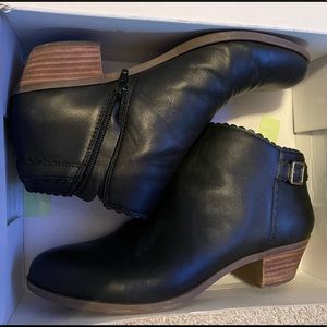 Crown & Ivy Black Booties : 10